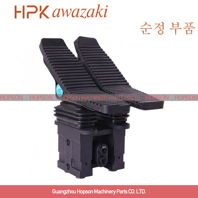 Hydraulic Foot Pedal Valve , R200-5 R210-5 Hyundai Excavator Parts