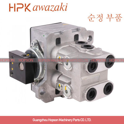 Hitachi Excavator Foot Pedal Valve 1024384 1024224 1022441 For ZAX240-3 ZAX330-3
